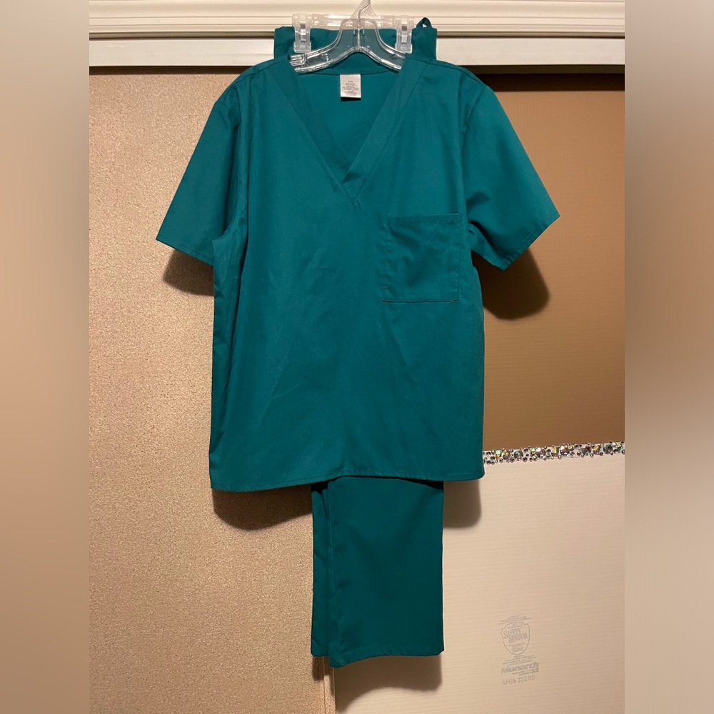 Unisex nursing scrubs
